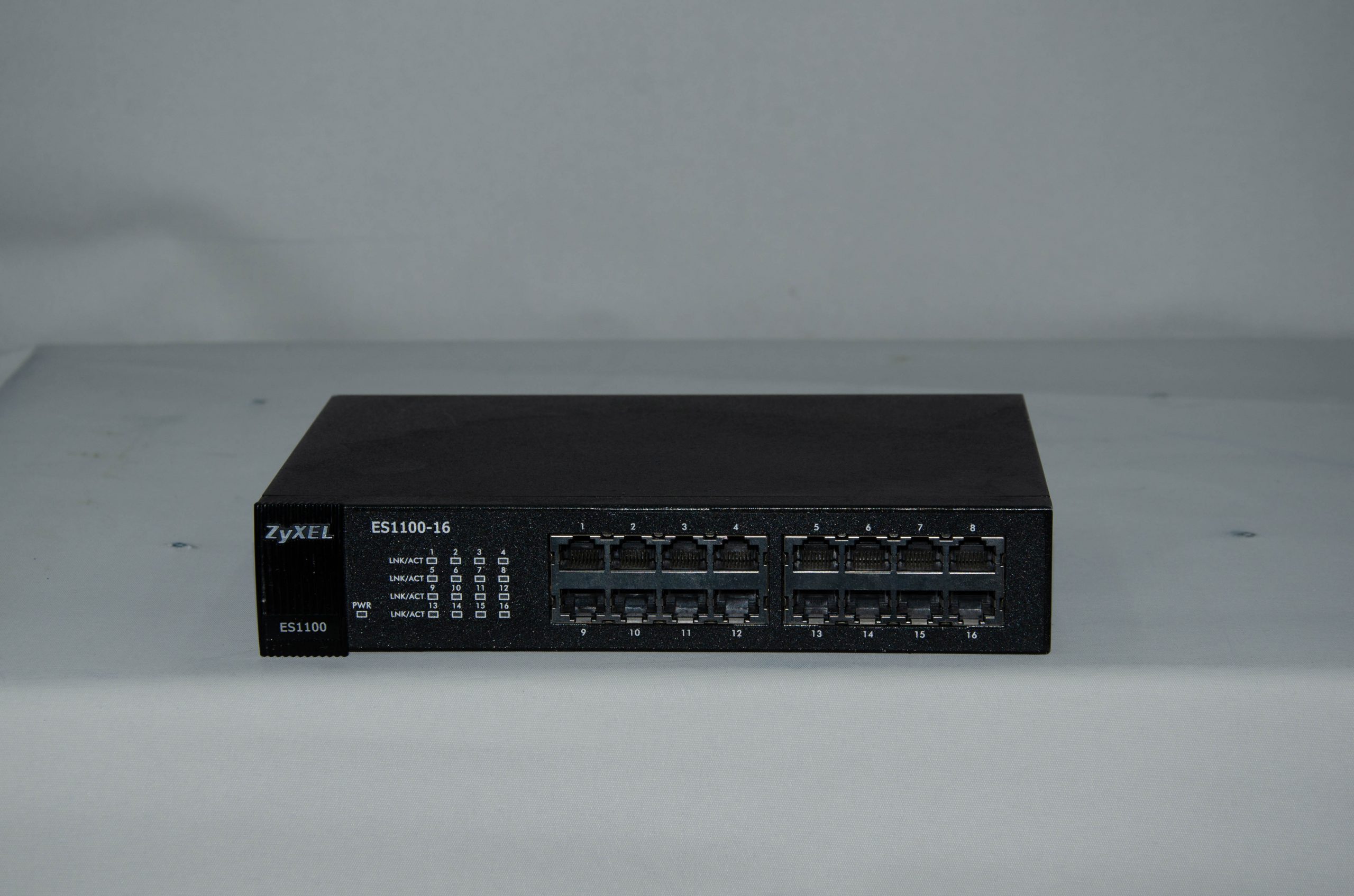 Zyxel Es1100-16 16 Bağlantı Noktalı-ES1100-16-8 x 10/100 Anahtar