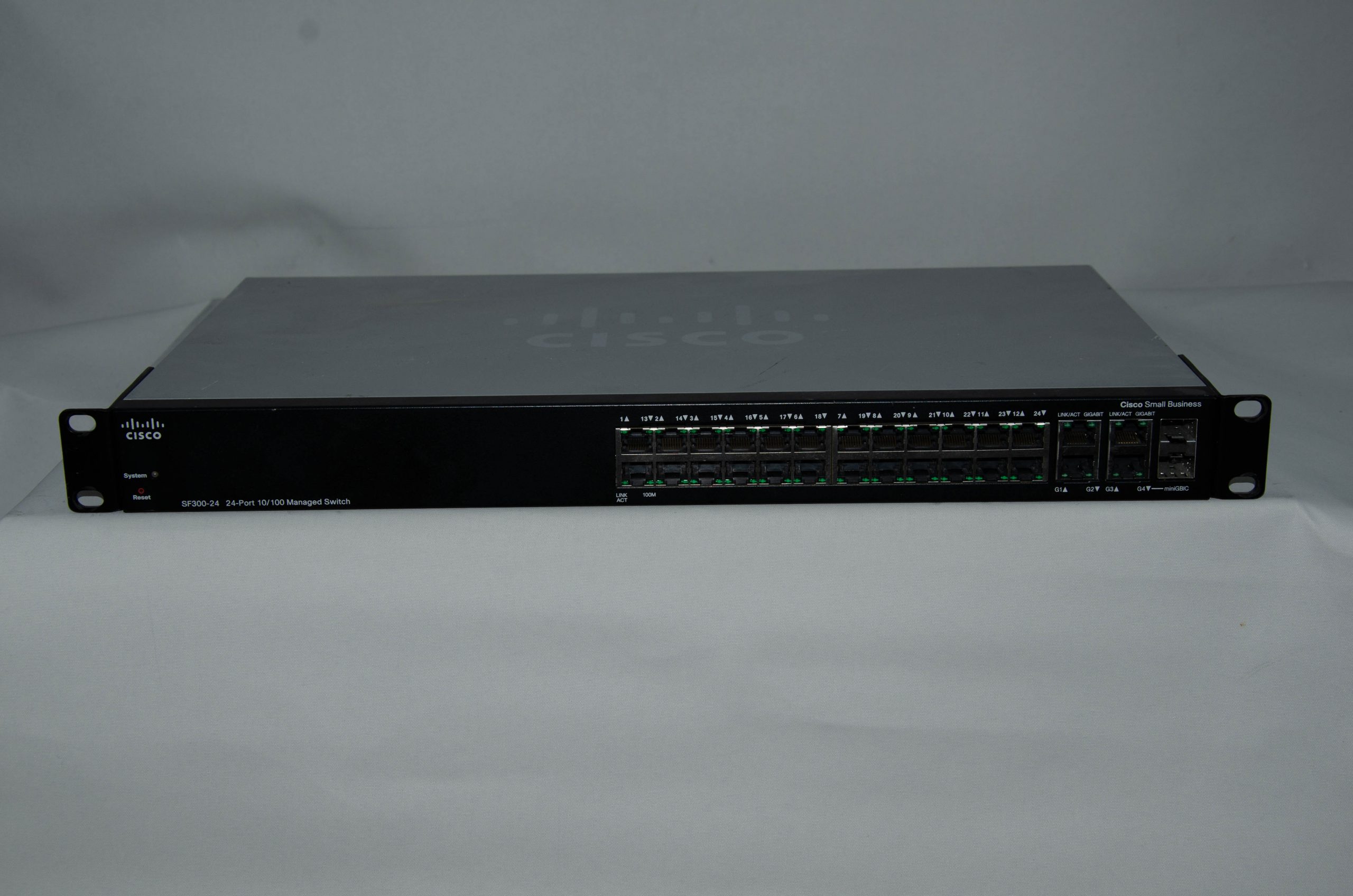 Cisco Sf300-24 10/100-SRW224G4-K9 V02-24 x 10/100 Anahtarı