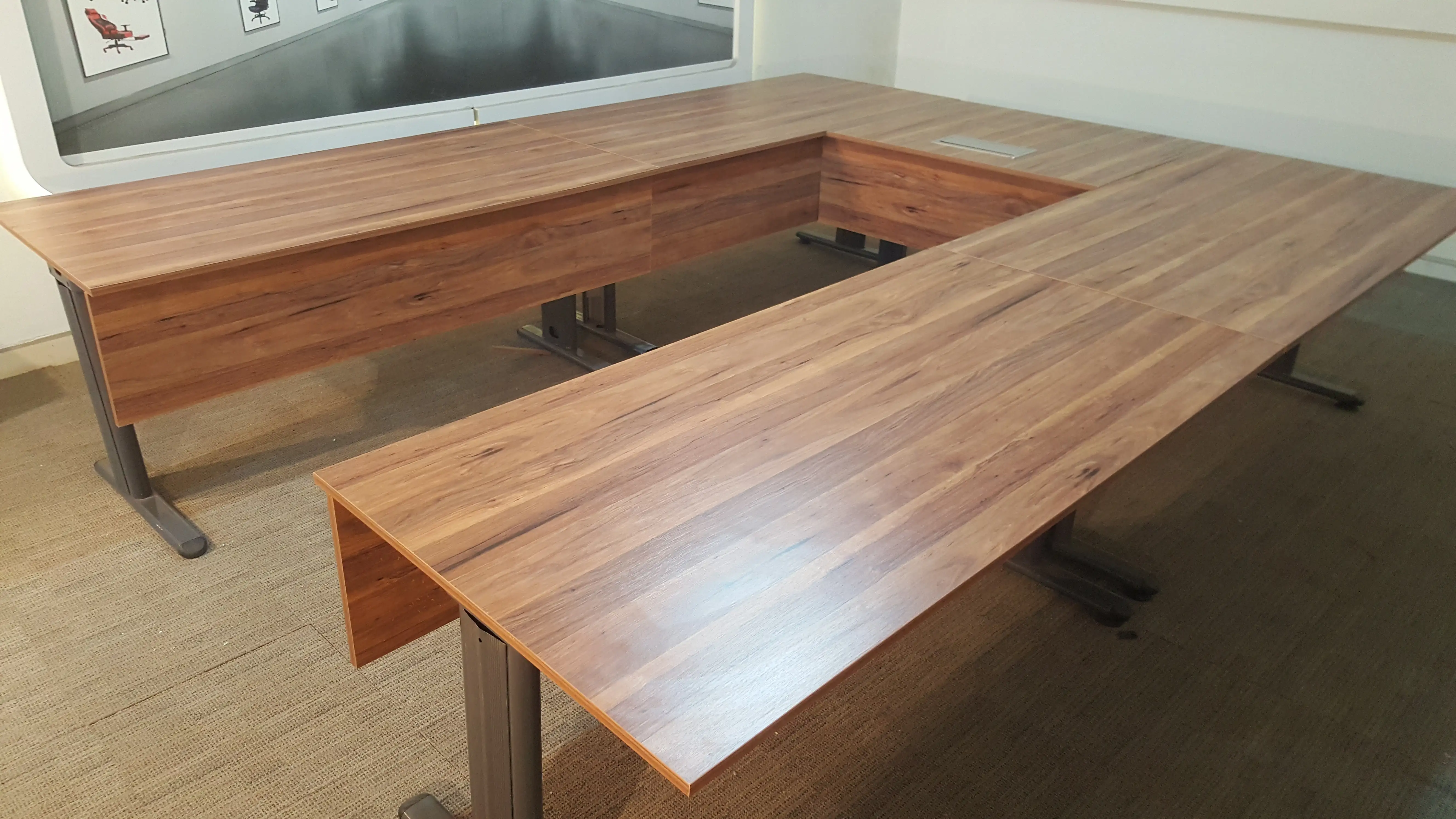 TOPLANTI MASASI U MODEL